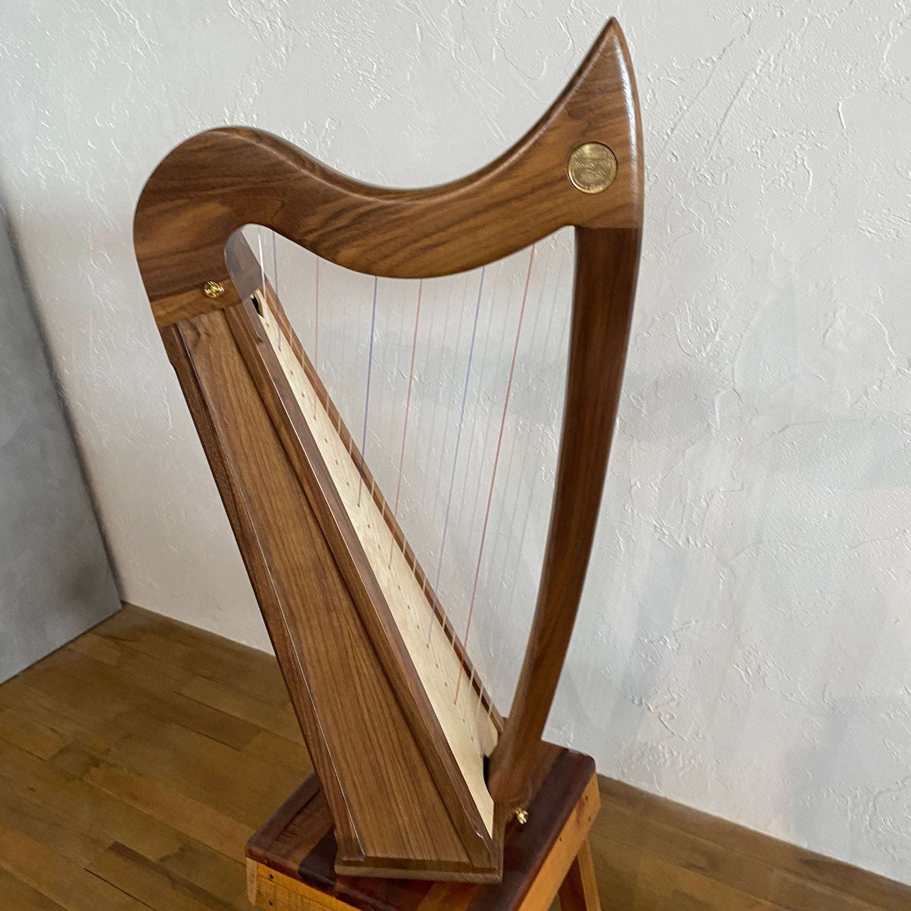 Stoney End Harp Eve Walnut Featherlite | DulciCraft Store-site